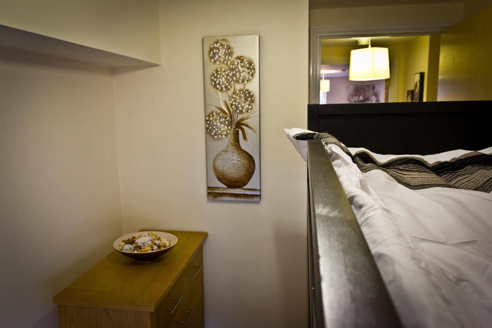 The Lindley Suite - Simple2Let Serviced Apartments Huddersfield Exterior photo